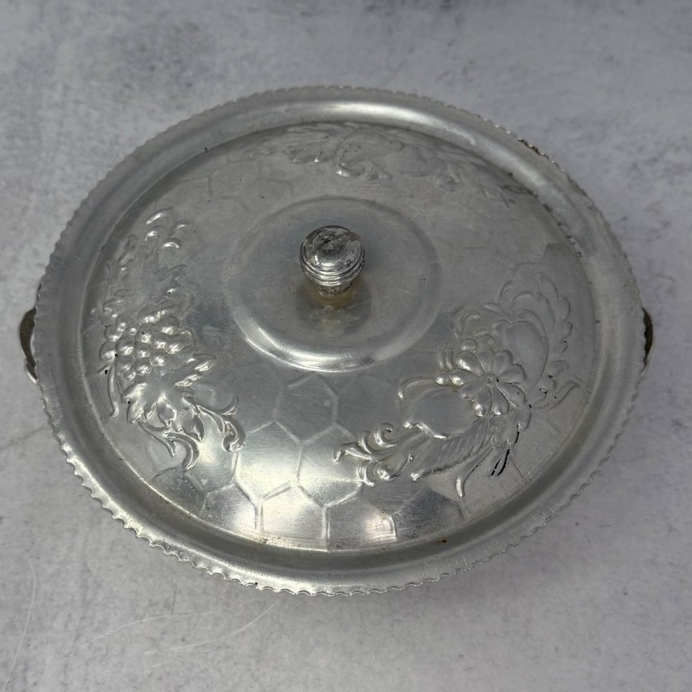 Gorgeous Mid Century 50's Hammered Aluminum Covered Bowl Lid Nasco Casserole - Picture 6 of 7